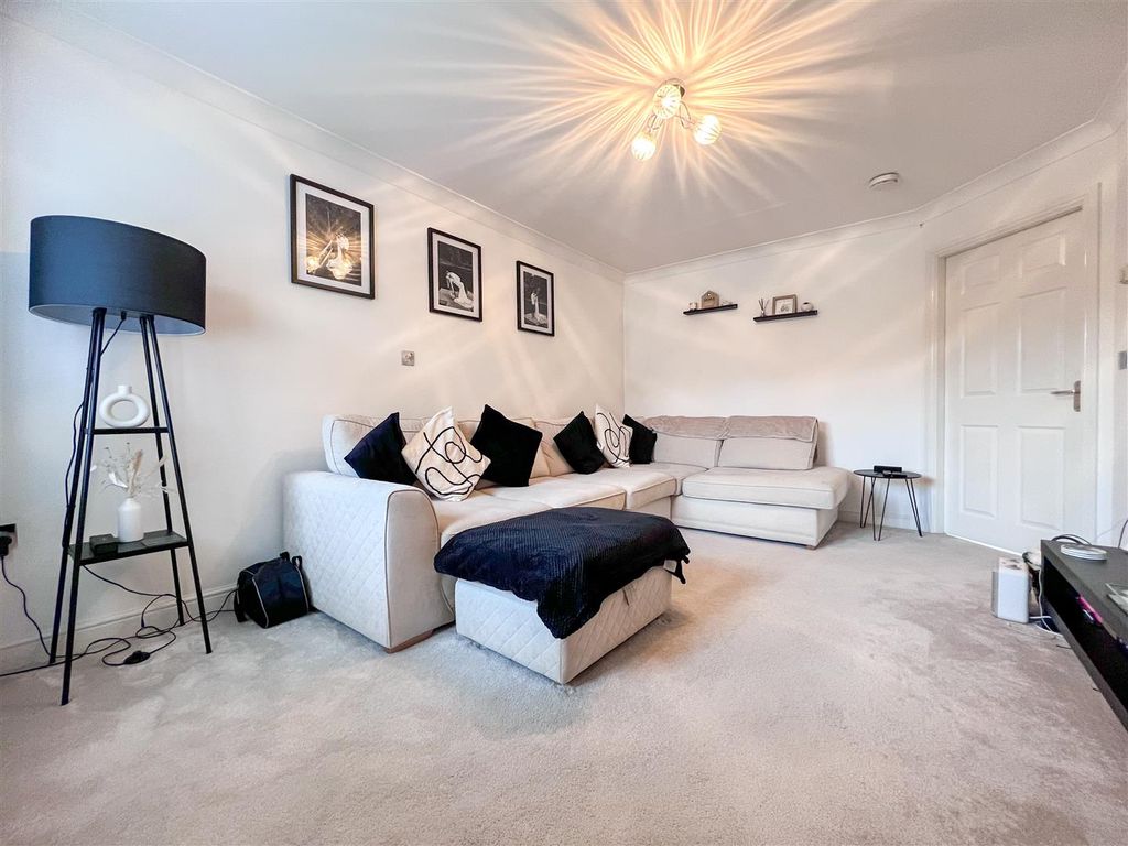 Property photo 3 of 18 Sitting Room