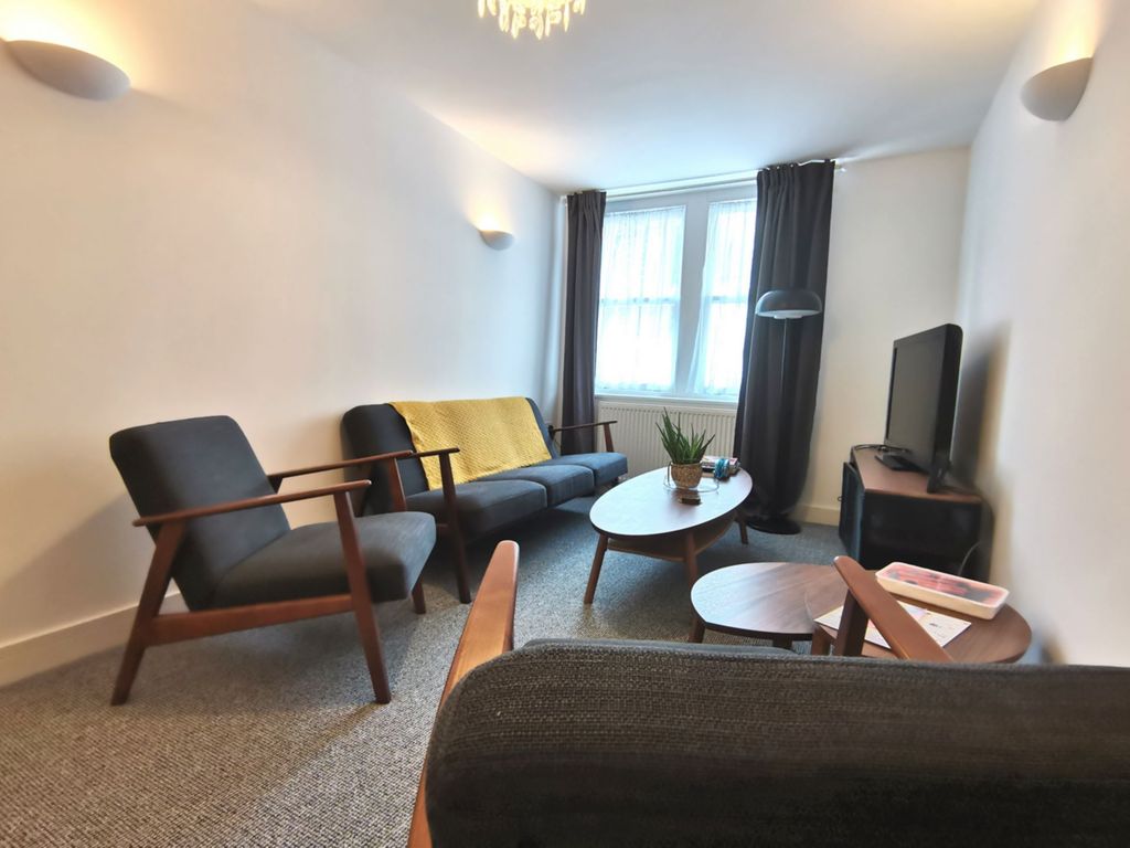 Property photo 3 of 10 Lounge