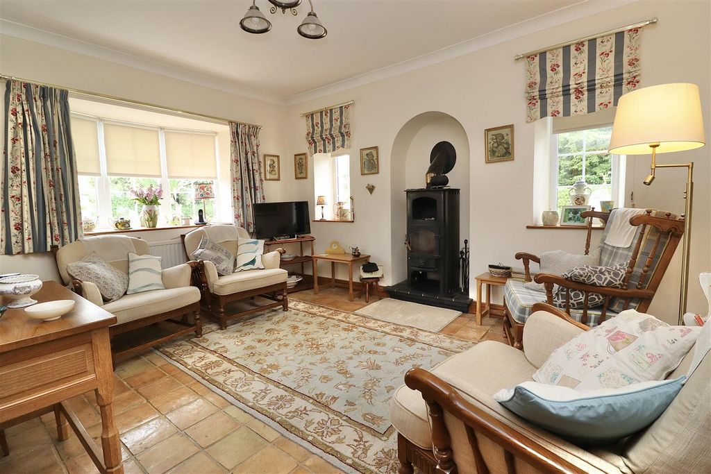 Property photo 3 of 28