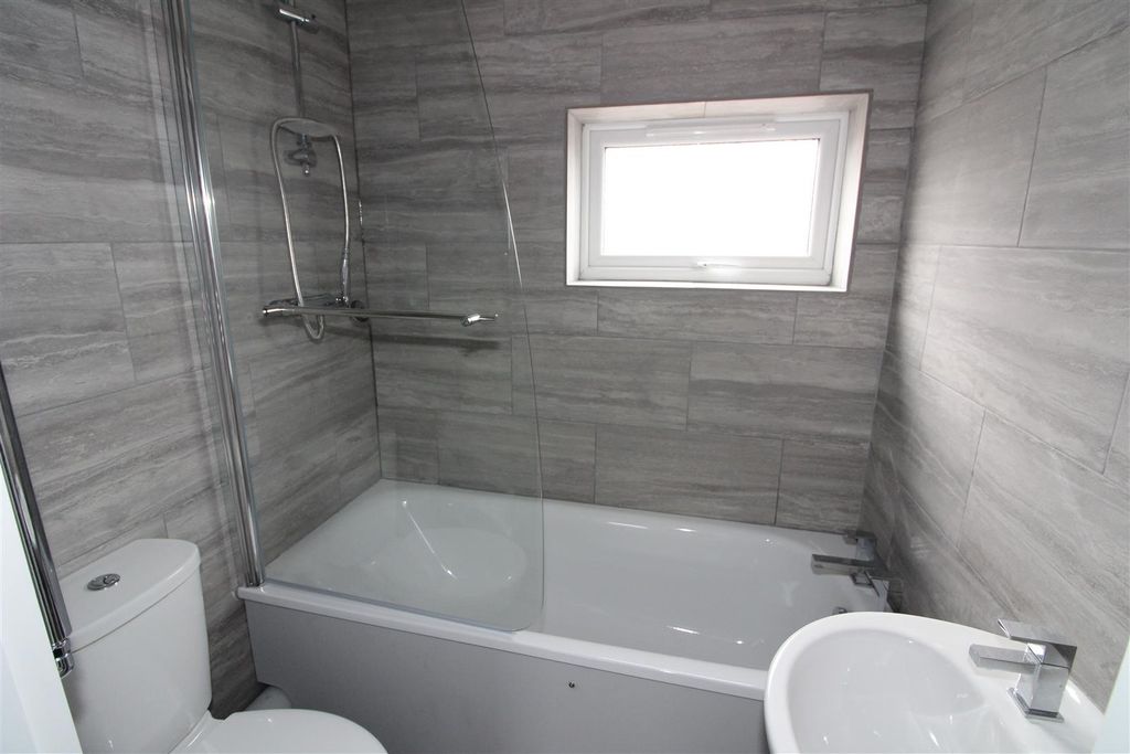 Property photo 3 of 8 Bathroom.Jpg