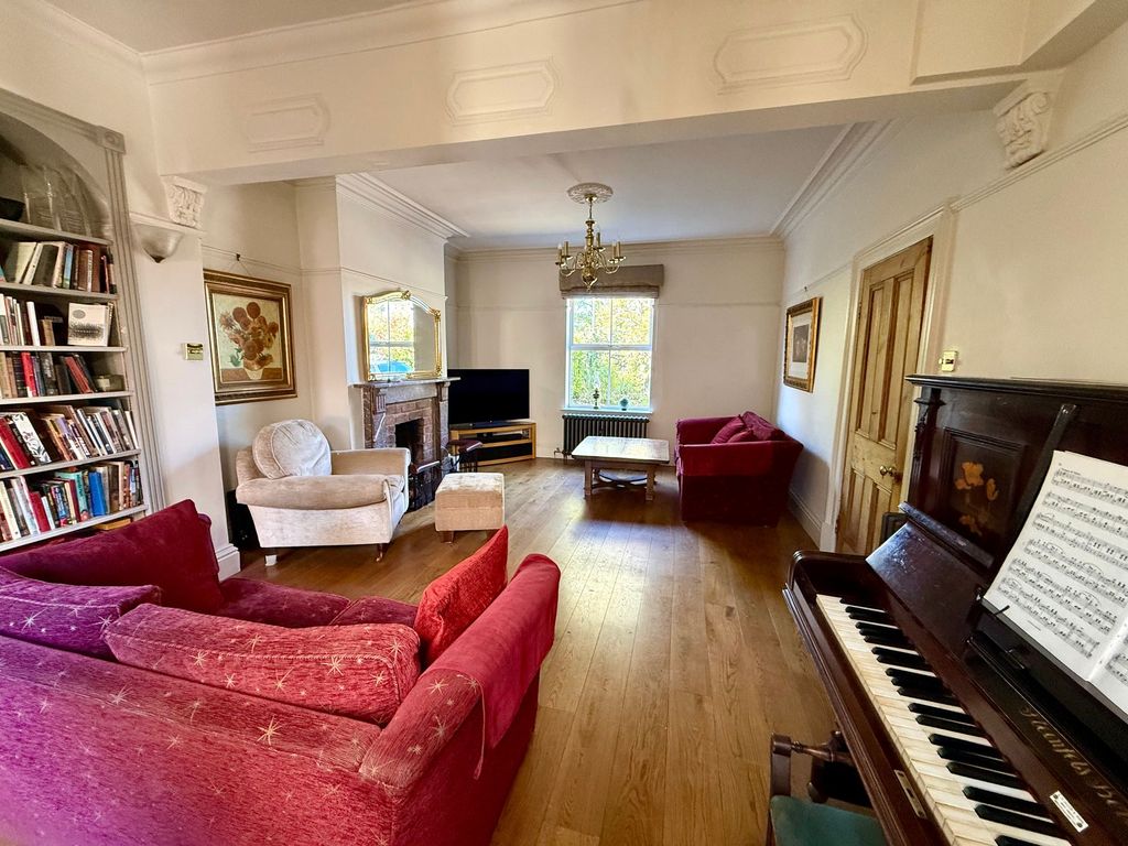 Property photo 3 of 35