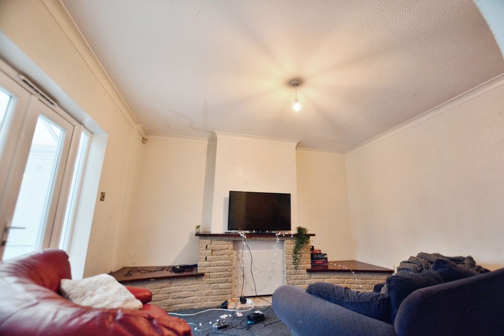 Property photo 2 of 9 3