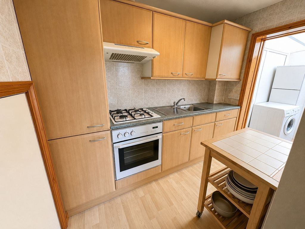 Property photo 2 of 7 Kitchen