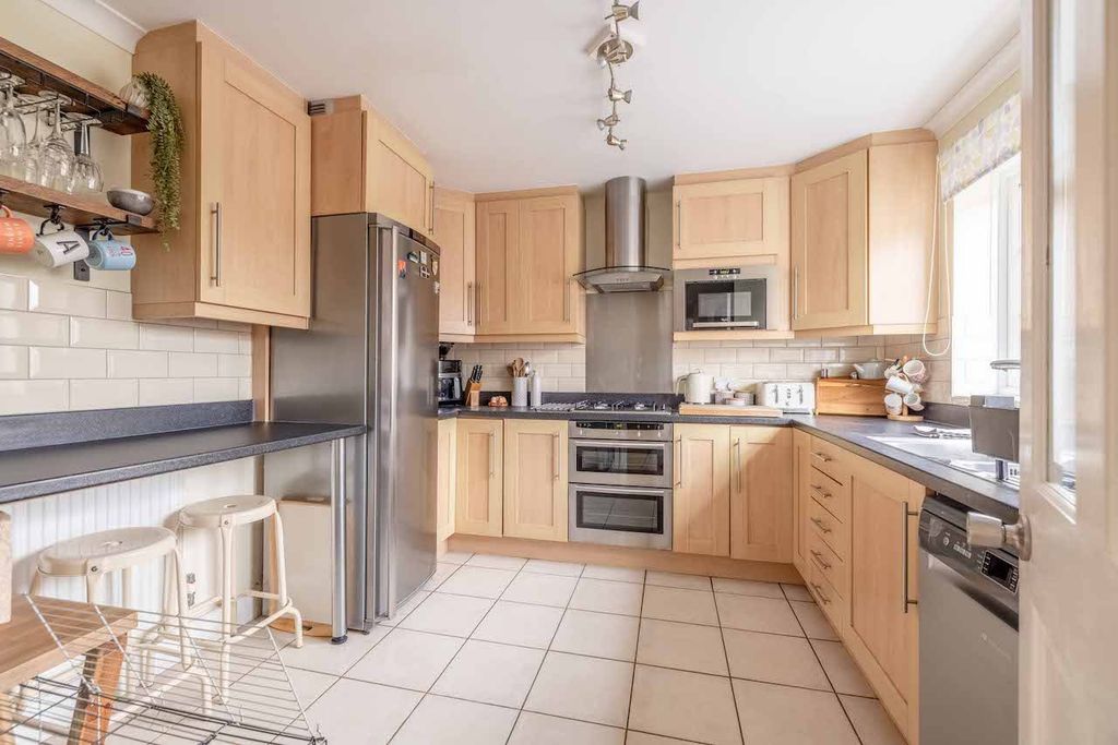 Property photo 3 of 17