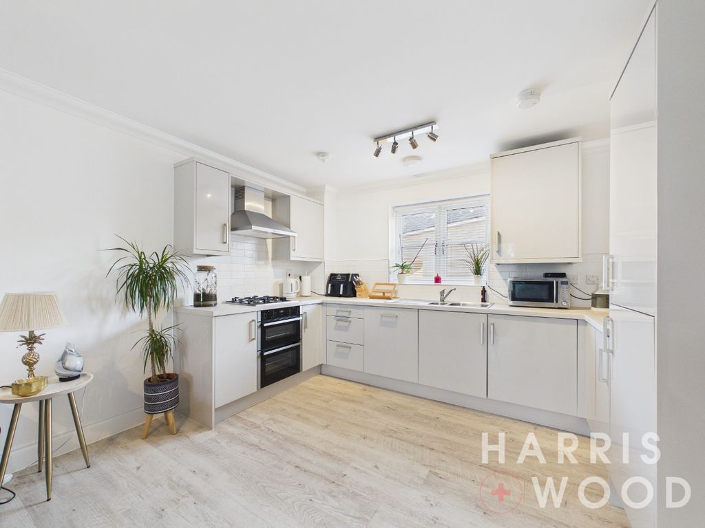 Property photo 2 of 18 4694002