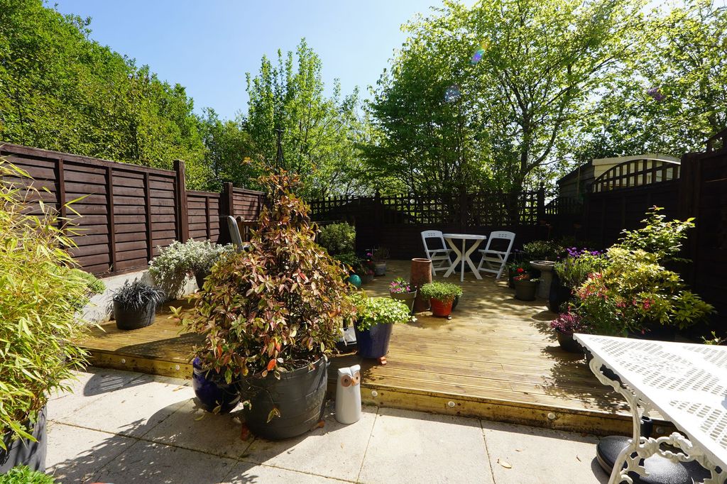 Property photo 2 of 11