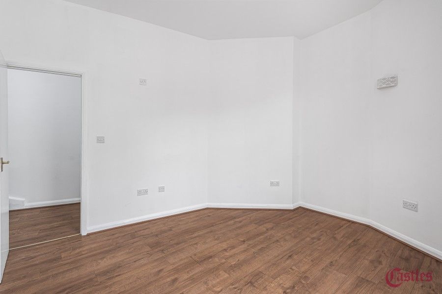 Property photo 2 of 25