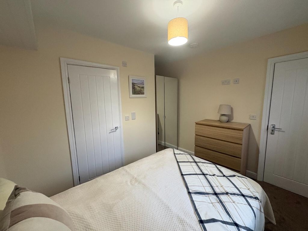 Property photo 3 of 5 Bedroom