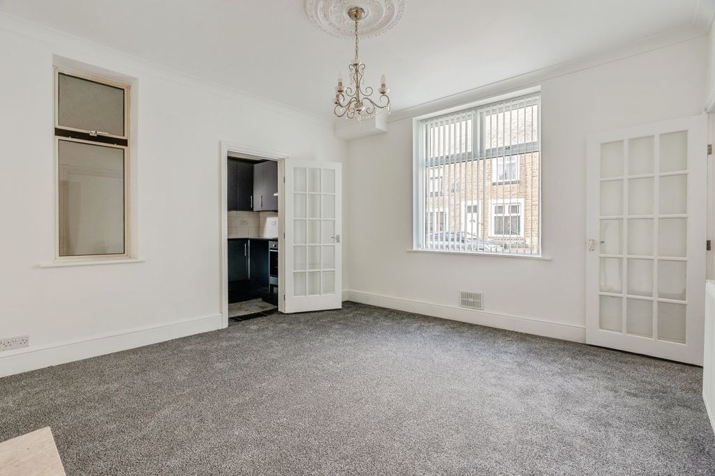 Property photo 3 of 17 Pbox-Img.Jpg