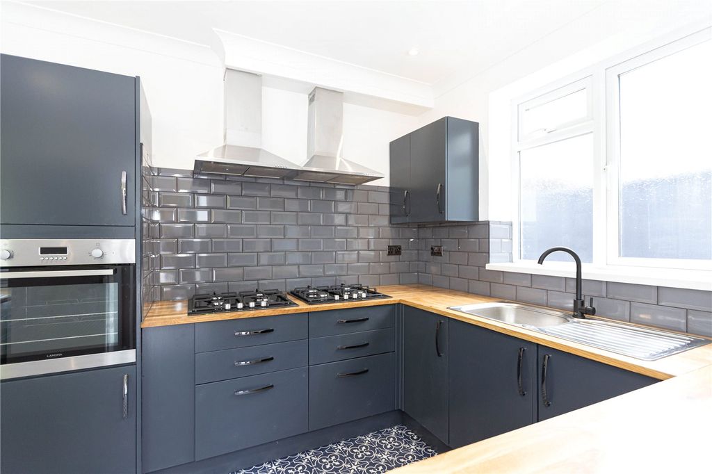 Property photo 3 of 15 Picture No. 17