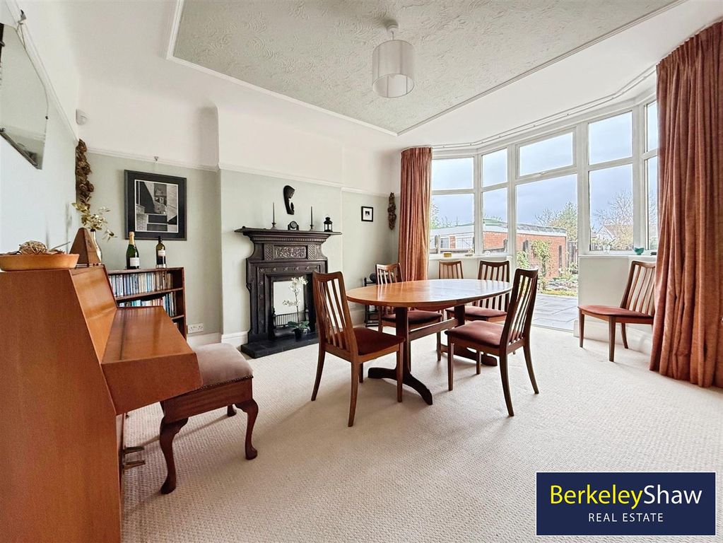 Property photo 3 of 27 Dining Room