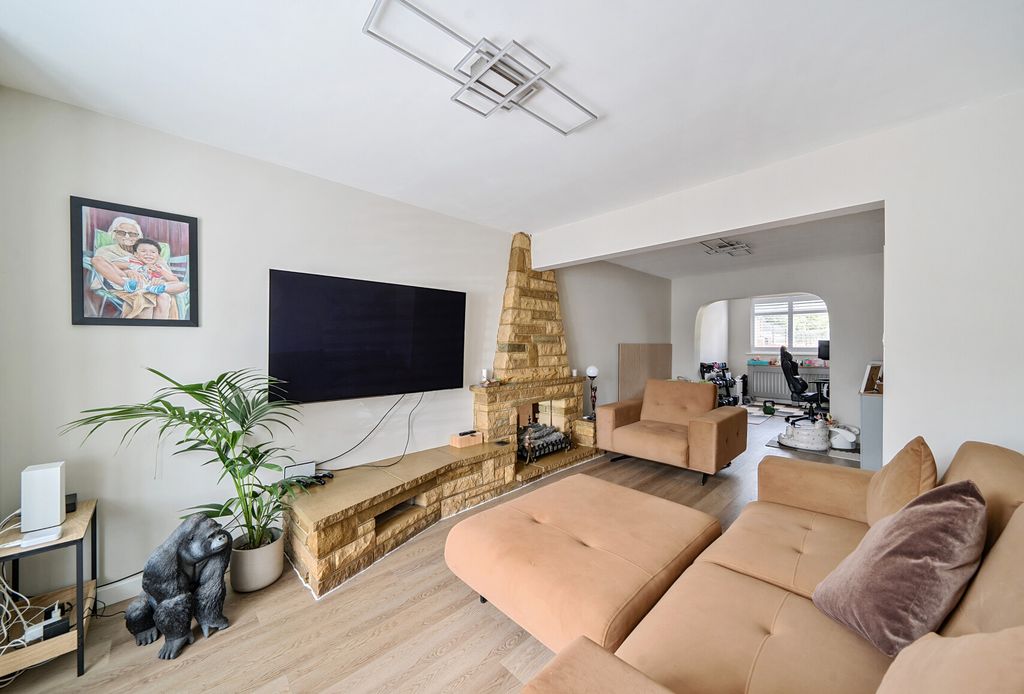 Property photo 1 of 15 1313846-14-685c06...