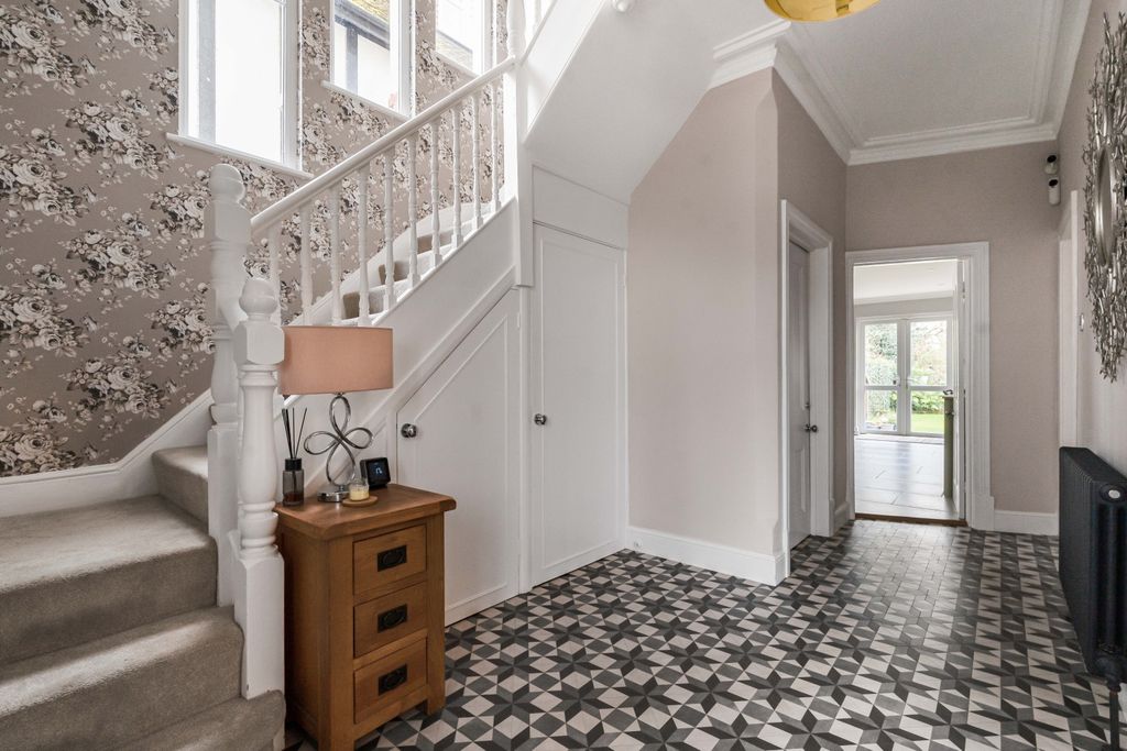 Property photo 3 of 28 Hallway Left