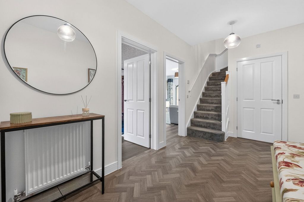 Property photo 2 of 39