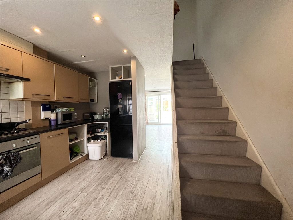 Property photo 2 of 11 Kitchen