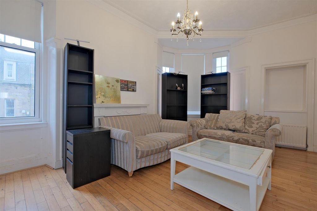 Property photo 2 of 12 Lounge