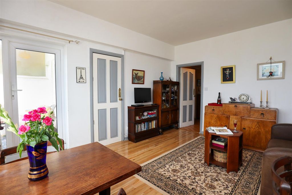 Property photo 2 of 10 Living Room