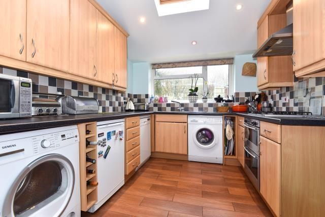 Property photo 2 of 9 Kitchen