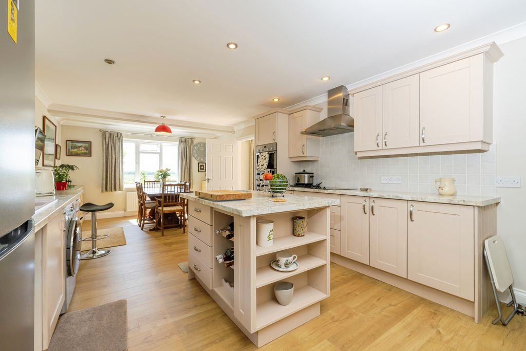 Property photo 3 of 18 Kitchen Diner