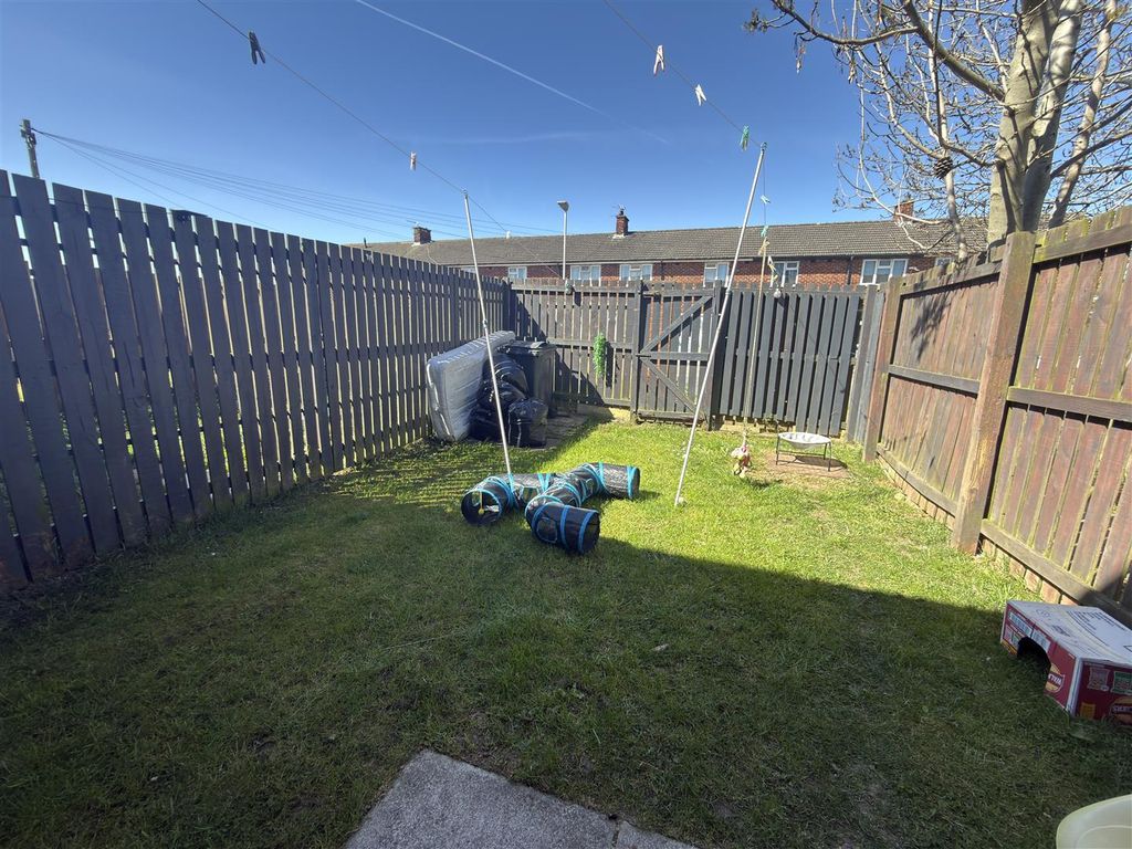 Property photo 2 of 9 Externally