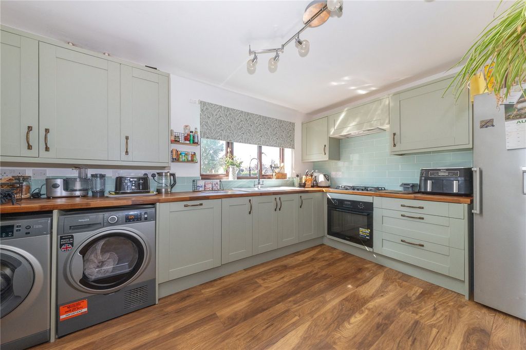 Property photo 2 of 10 Kitchen