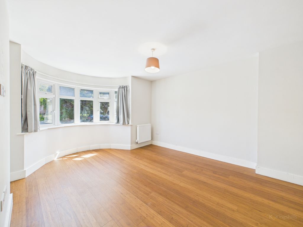 Property photo 3 of 9 Cam01920G0-Pr0079-Still009