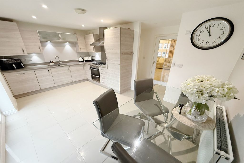 Property photo 2 of 19 Kitchen Diner