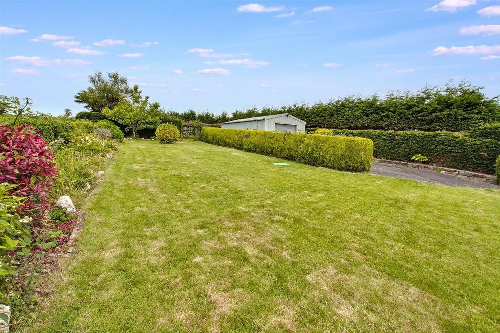 Property photo 3 of 62 Garden