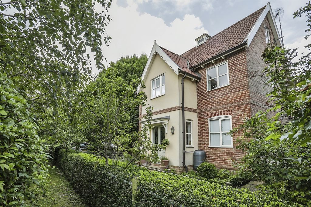 Property photo 2 of 15