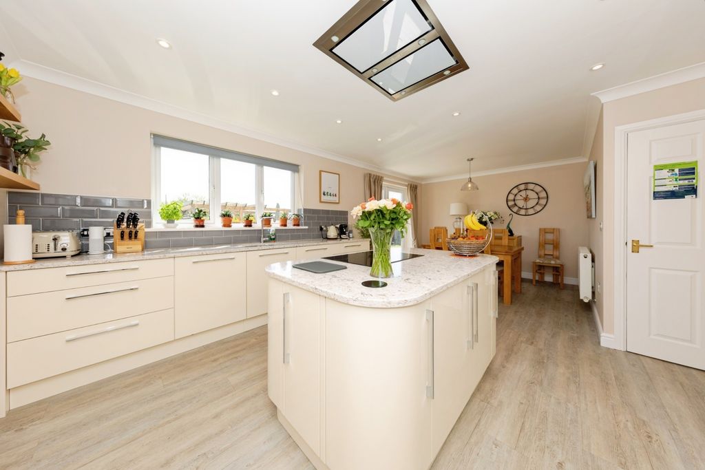 Property photo 2 of 16 Photo
