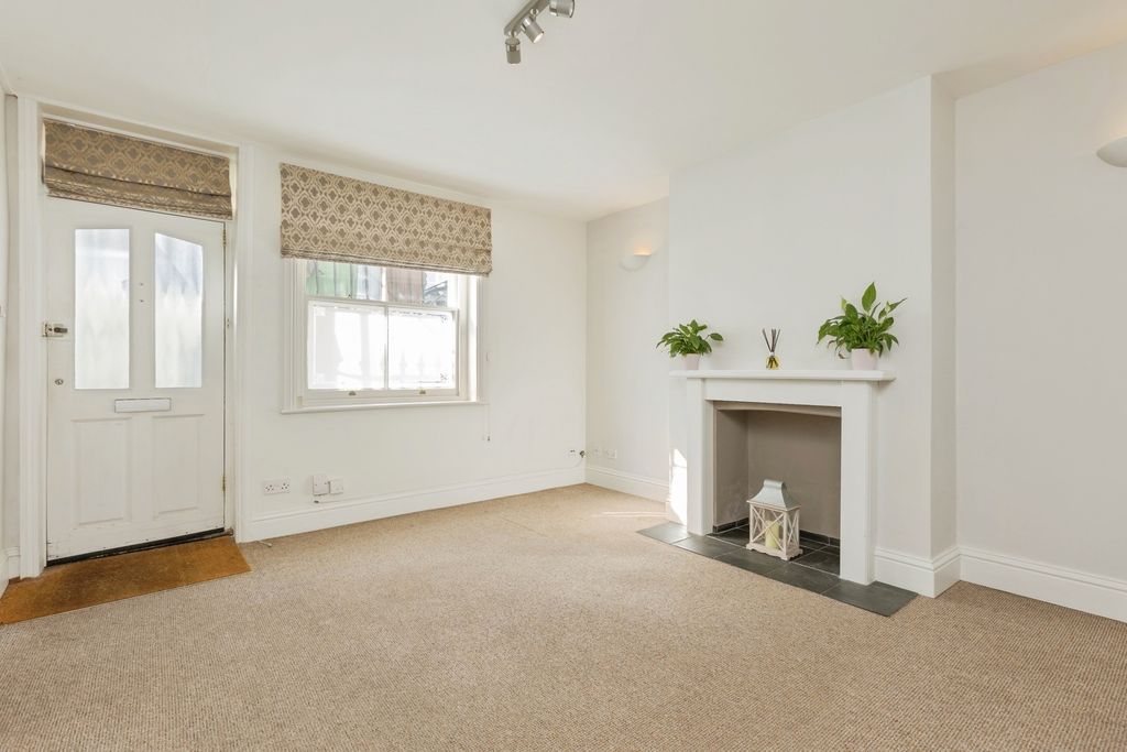 Property photo 2 of 12 Photo