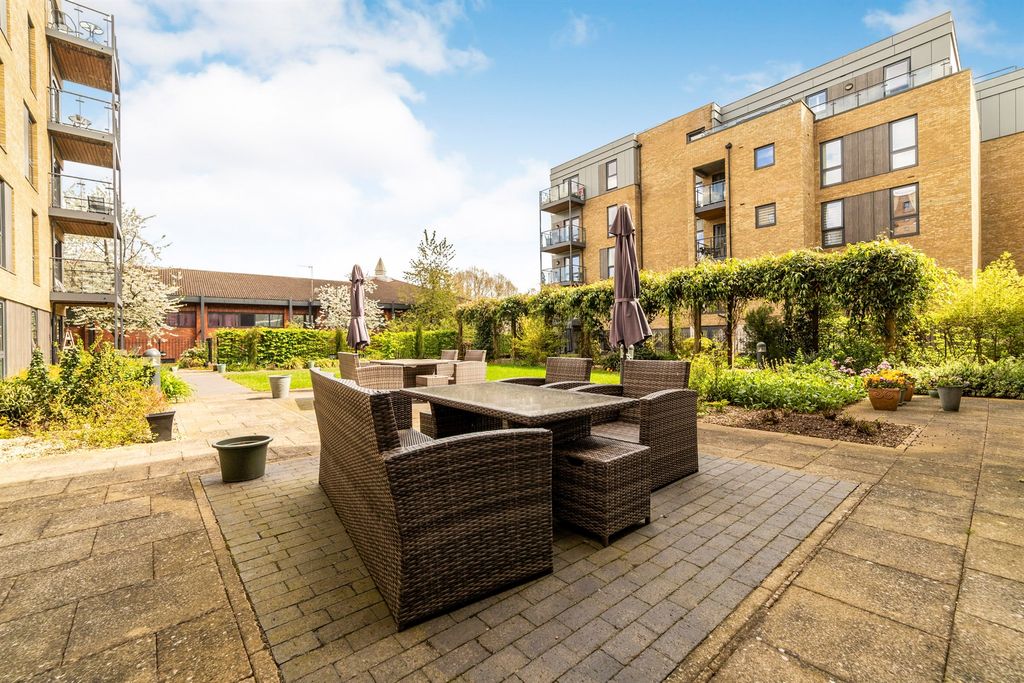 Additional image 16 of 2 bed flat for salePegs Lane, Hertford SG13