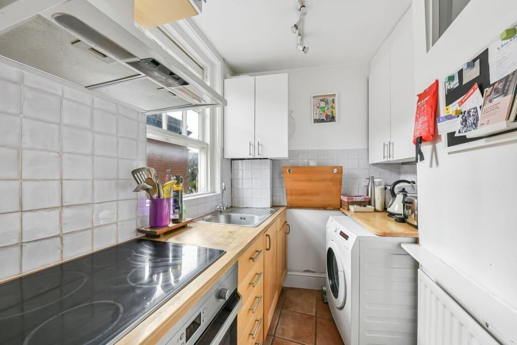 Property photo 2 of 8 Kitchen