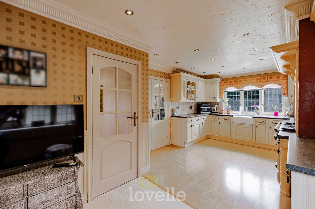 Property photo 3 of 43