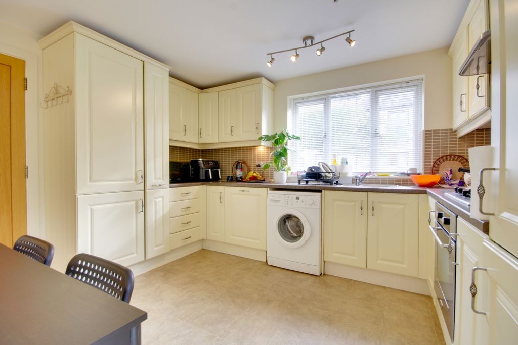 Property photo 2 of 11 Img_1740-Img_1742