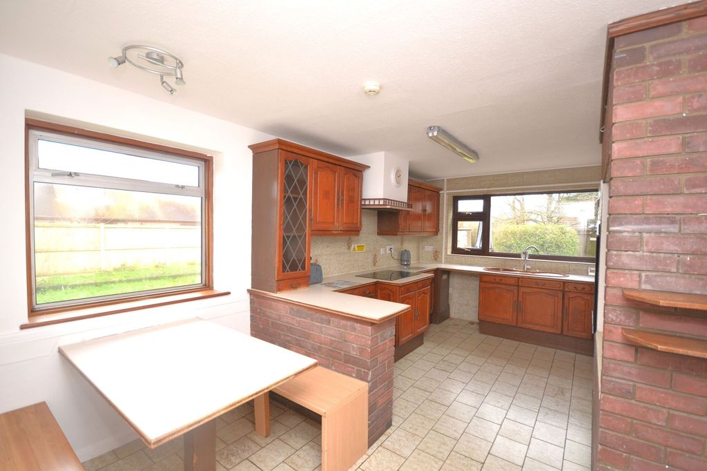 Property photo 3 of 18 Kitchen/Breakfast Room
