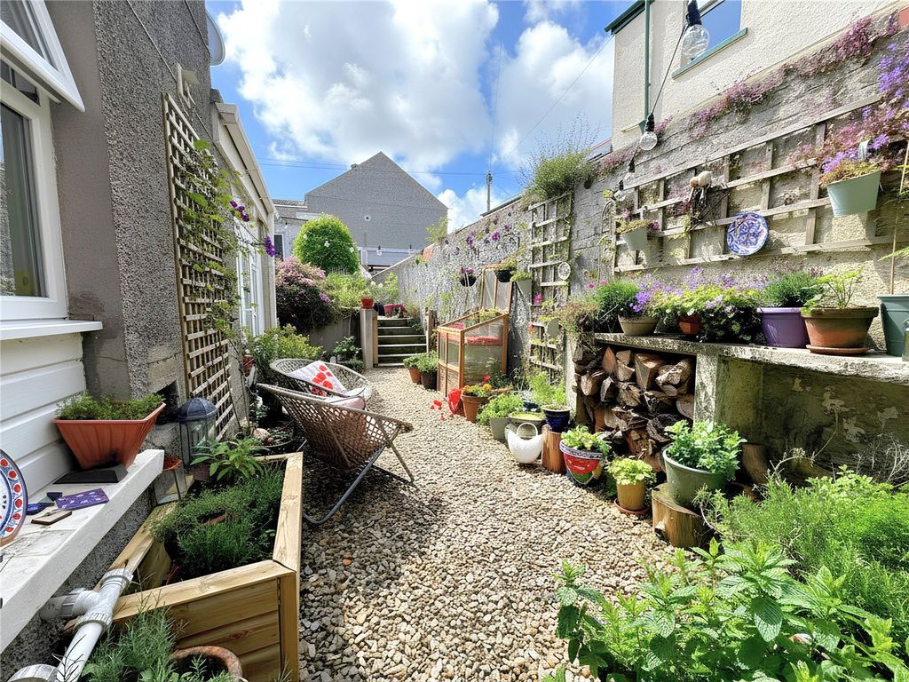 Property photo 3 of 33 Picture No. 27