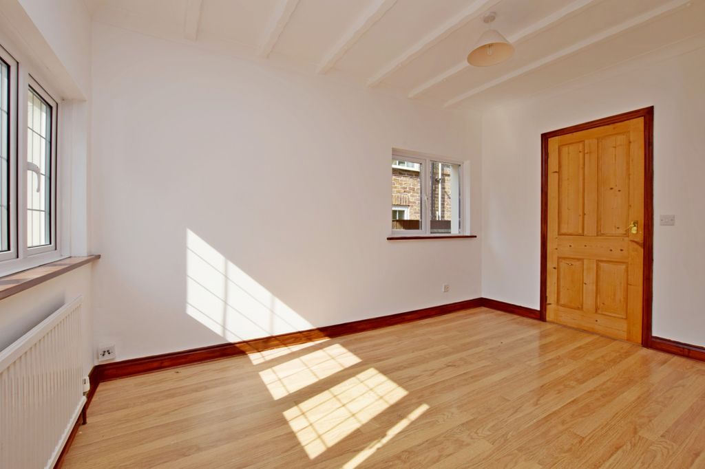 Property photo 2 of 12 Detached House To Rent
