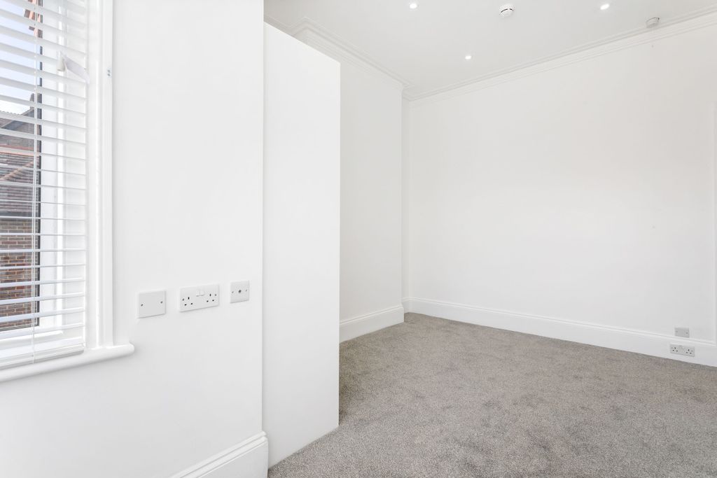 Property photo 1 of 10 Lounge