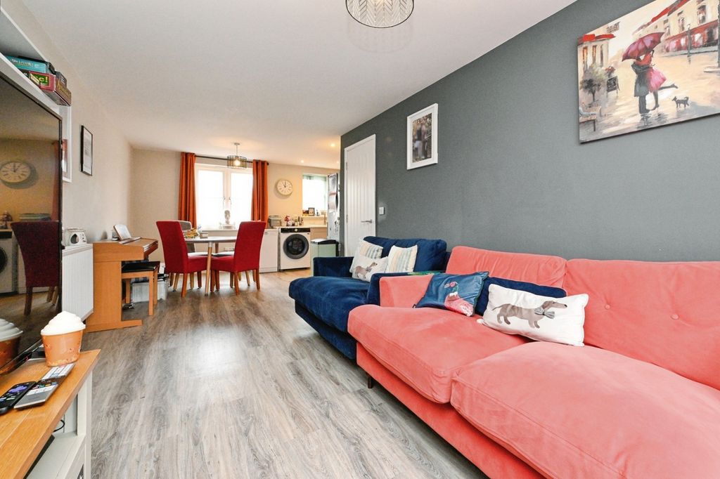 Property photo 3 of 17 Photo