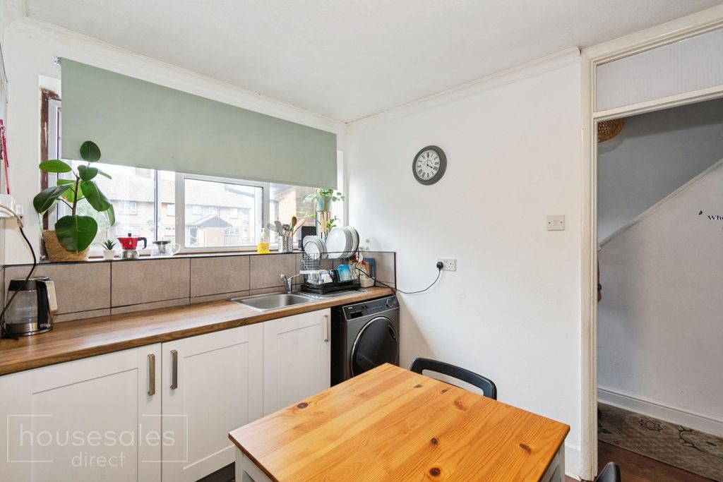 Property photo 3 of 11