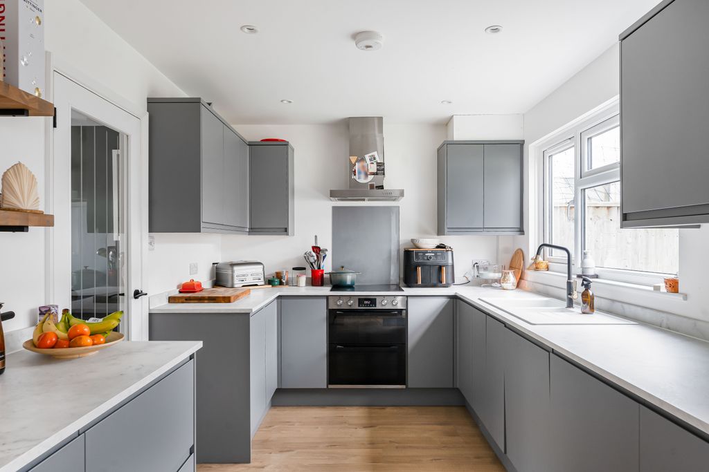 Property photo 3 of 22