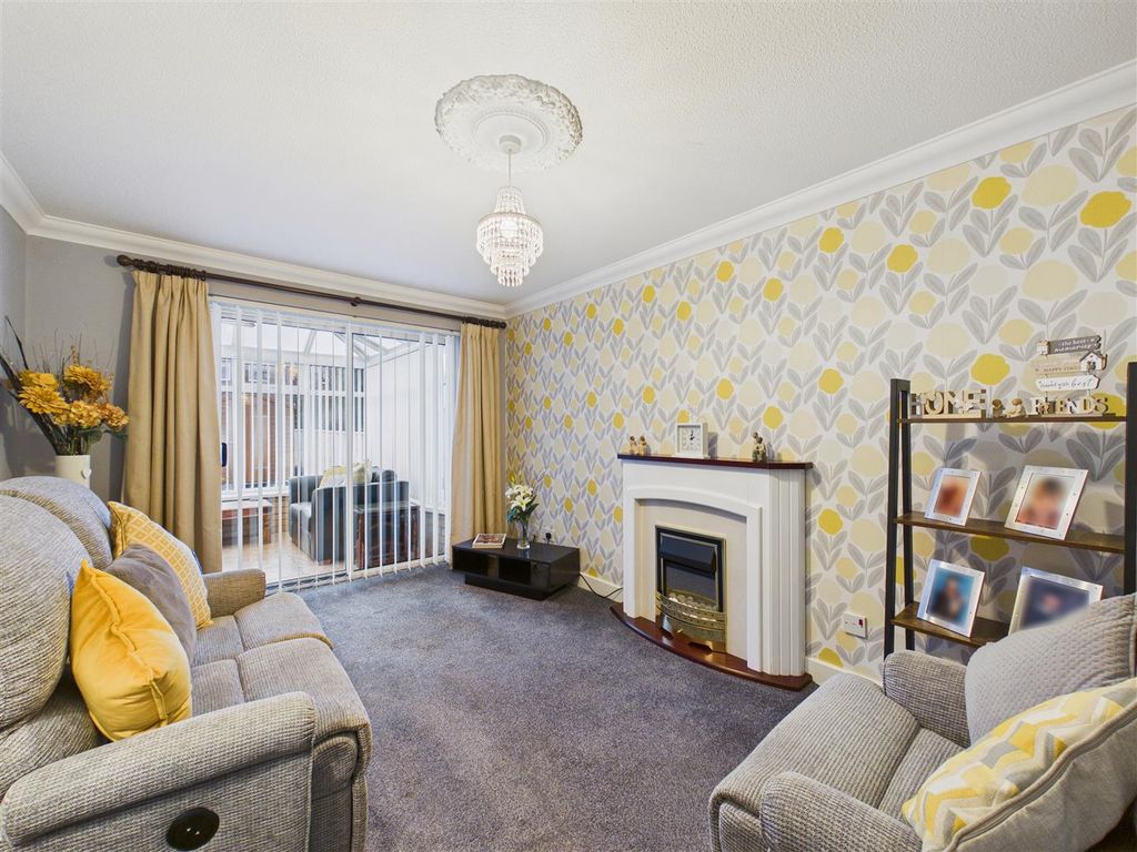 Property photo 2 of 9 Lounge