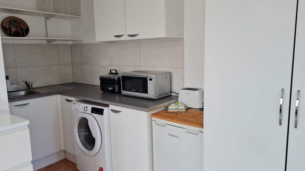 Property photo 2 of 5