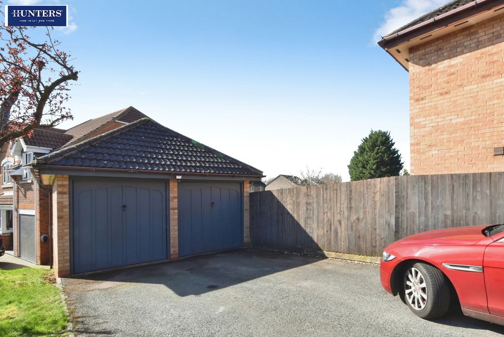 Property photo 2 of 30 Garage