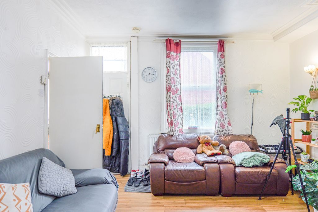 Property photo 2 of 24