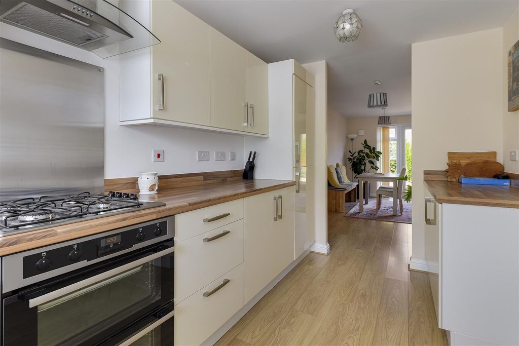 Property photo 3 of 21 Img (23).Jpg