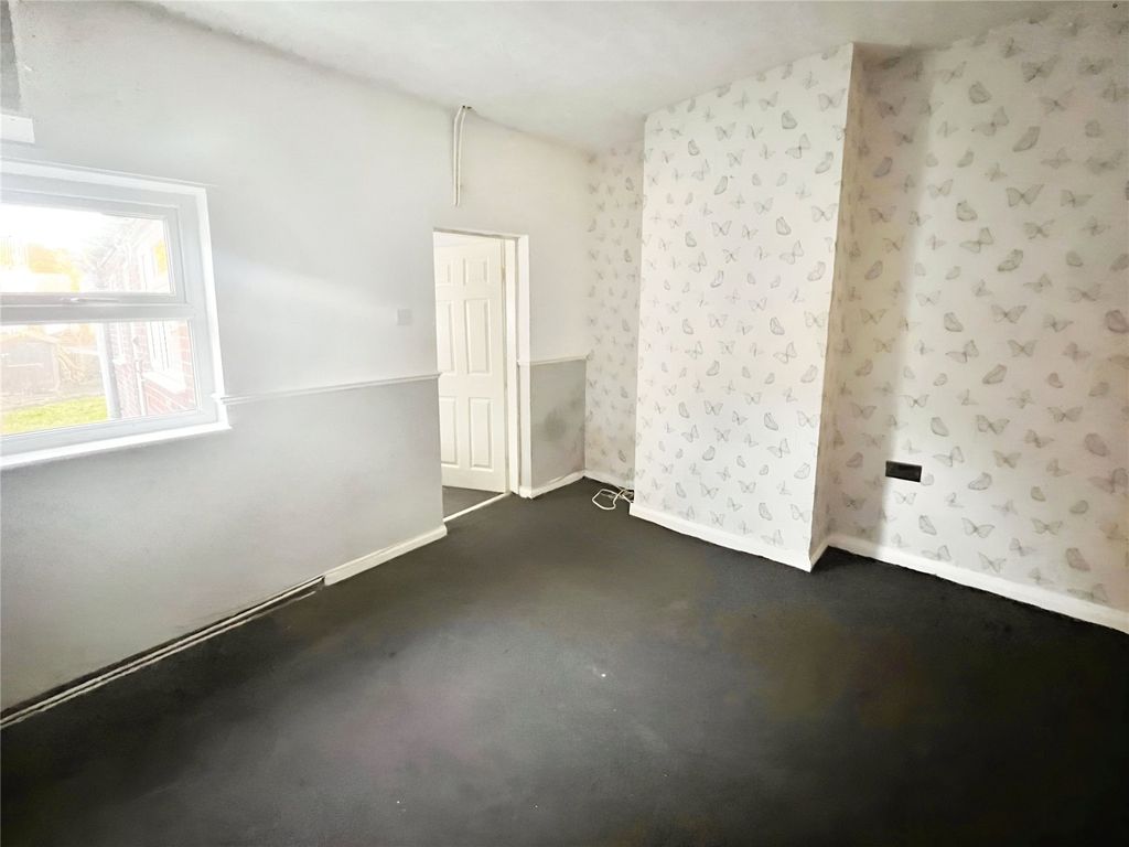 Property photo 3 of 11 Dining Room