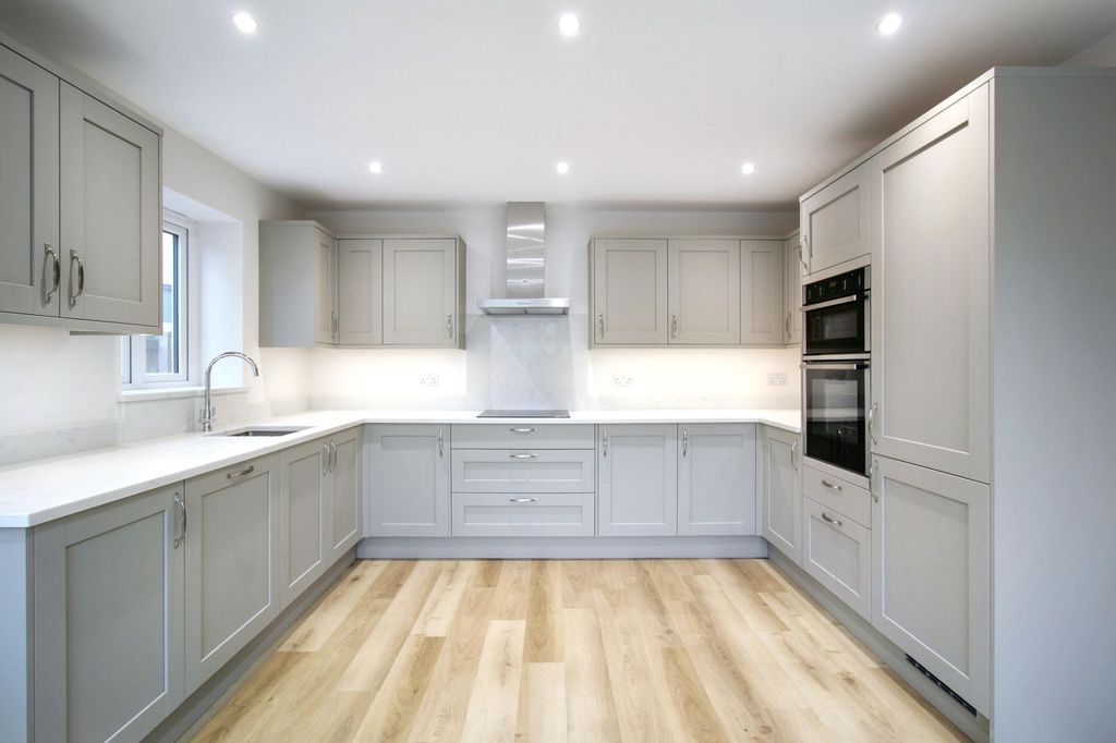 Property photo 3 of 21 Kitchen/Diner