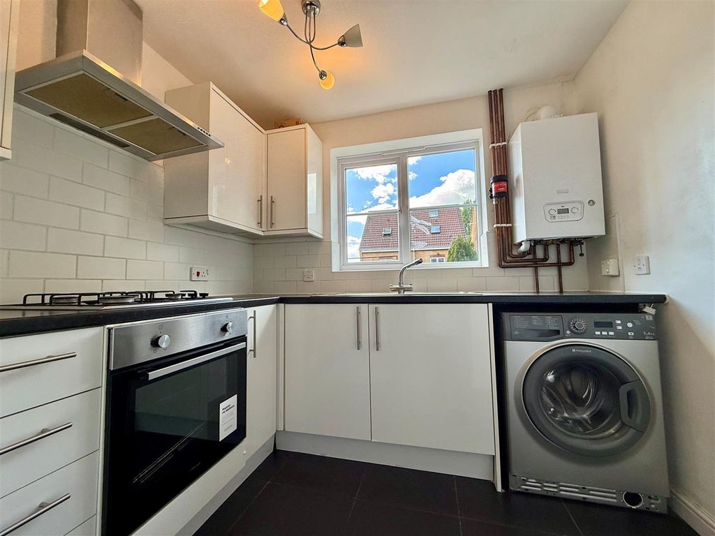 Property photo 2 of 10 Kitchen.Jpg